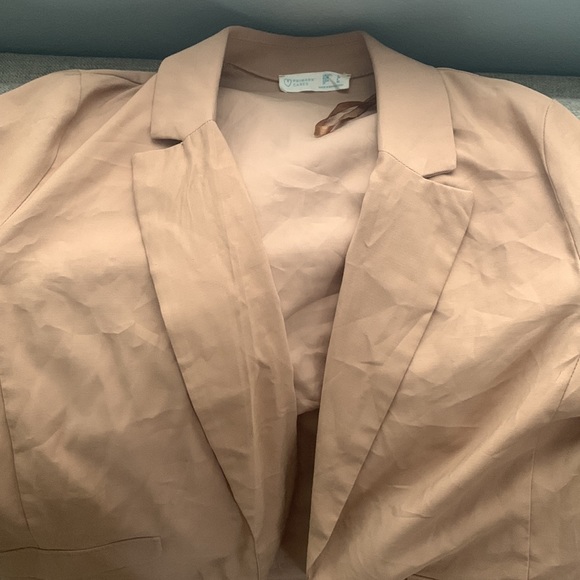 Blazer - Picture 4 of 5